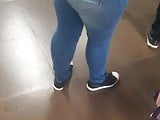 Novinha rabuda bundao GG jeans colado