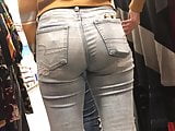 Sexy Coed Candid Jeans Ass