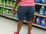 Phat matures ass in jeans