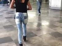chava flaquita en el metro