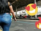 Carnuda deliciosa desfilando jeans colado