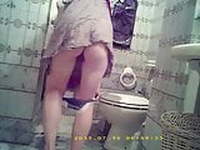 Visiting MILF on vacation (hidden shower cam)