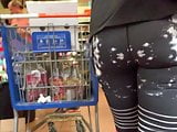 Great Booty in Leggings 1