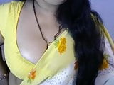 Indian babe in saree reveals her big tits