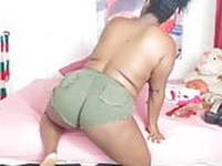 GF - Pretty Curvy Ebony in green Shorts
