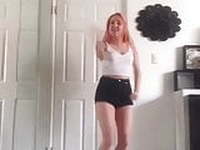 Alondra moviendo su culo rico 