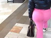 Huge ebony booty in tight pants