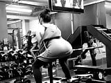 Ariel Winter - Booty Squats 2-7-2020