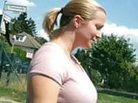 Reife Lady mit Mega Titten