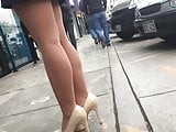 Tremendas Piernas en Pantimedias Naturales