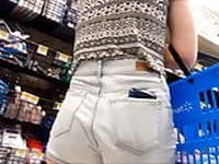 CANDID TEEN ASS IN SHORTS 1