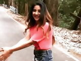 Tamil Bigg boss Sakshi agarwal boobs 